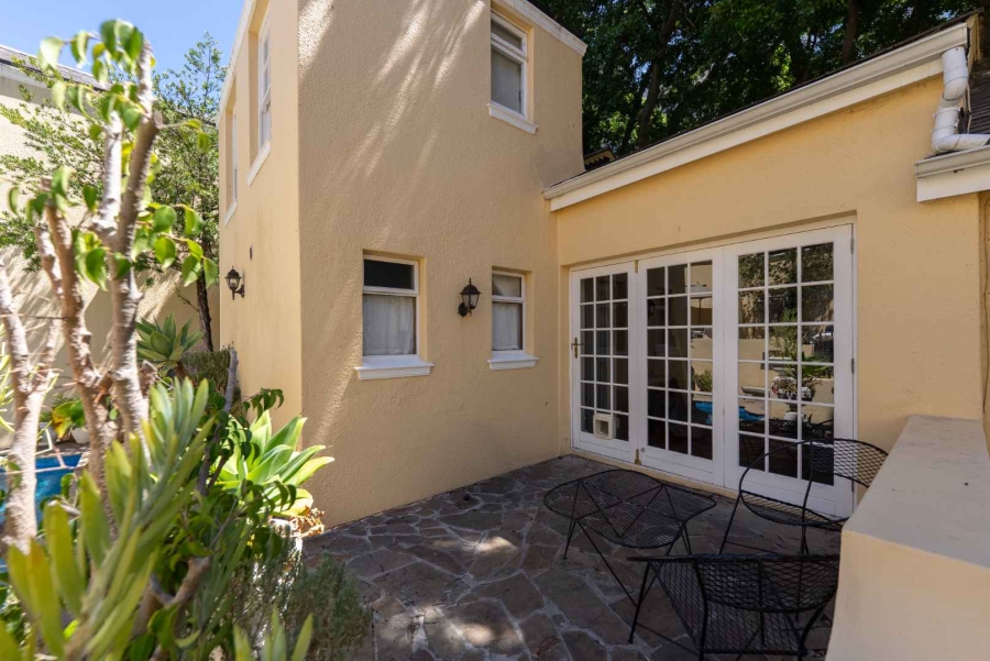 2 Bedroom Property for Sale in Green Point Western Cape